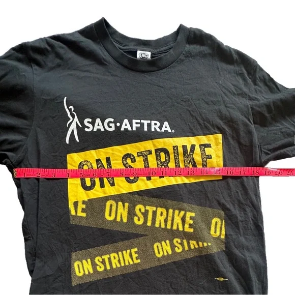 Genuine SAG / AFTRA collector’s on strike tee shirt - Picture 5 of 10